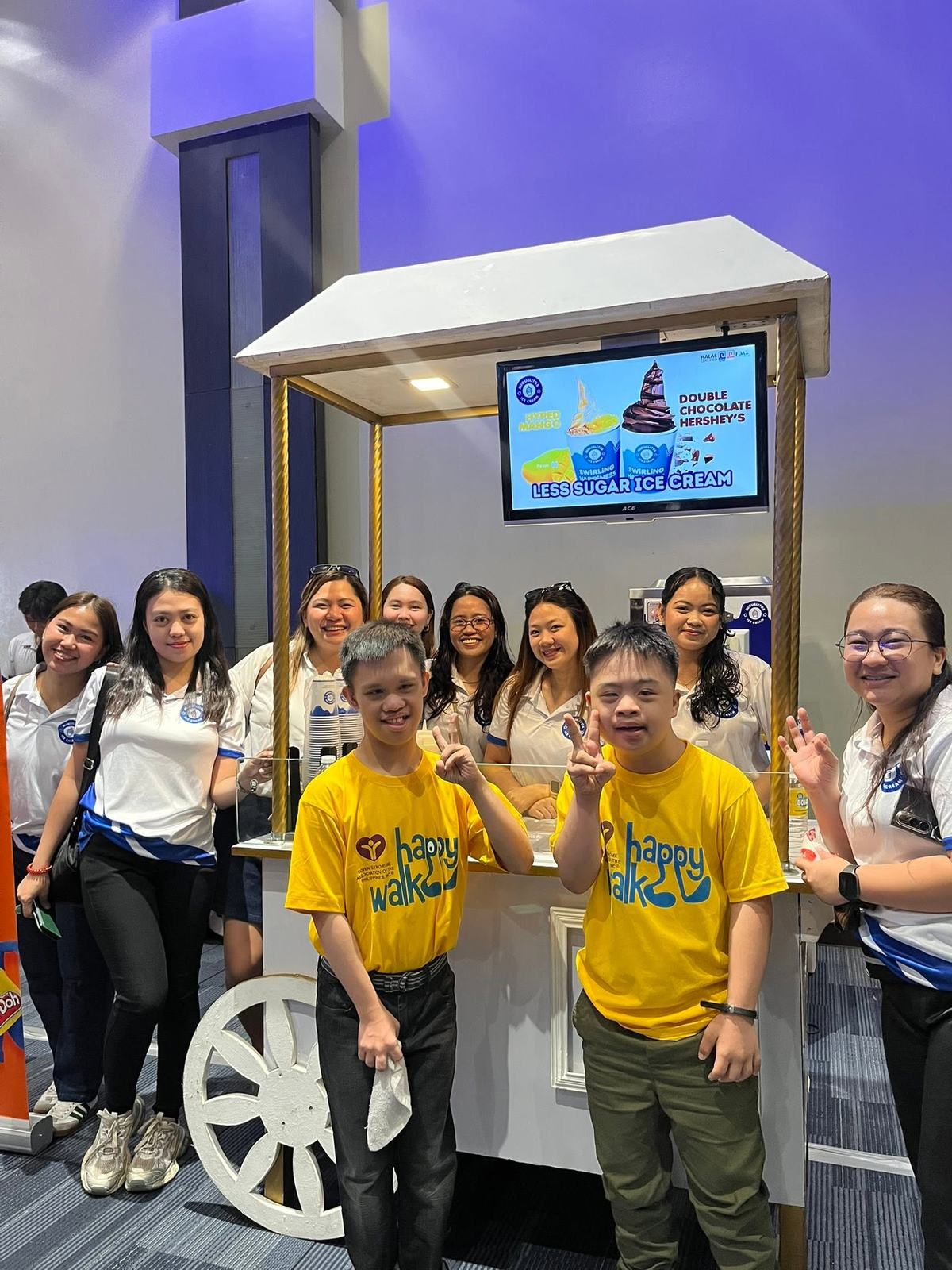 Volunteers at a Miguelitos ice cream cart